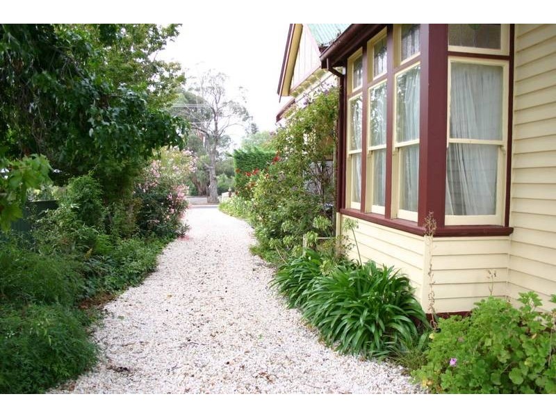 24 Port Fairy Road, Ararat VIC 3377