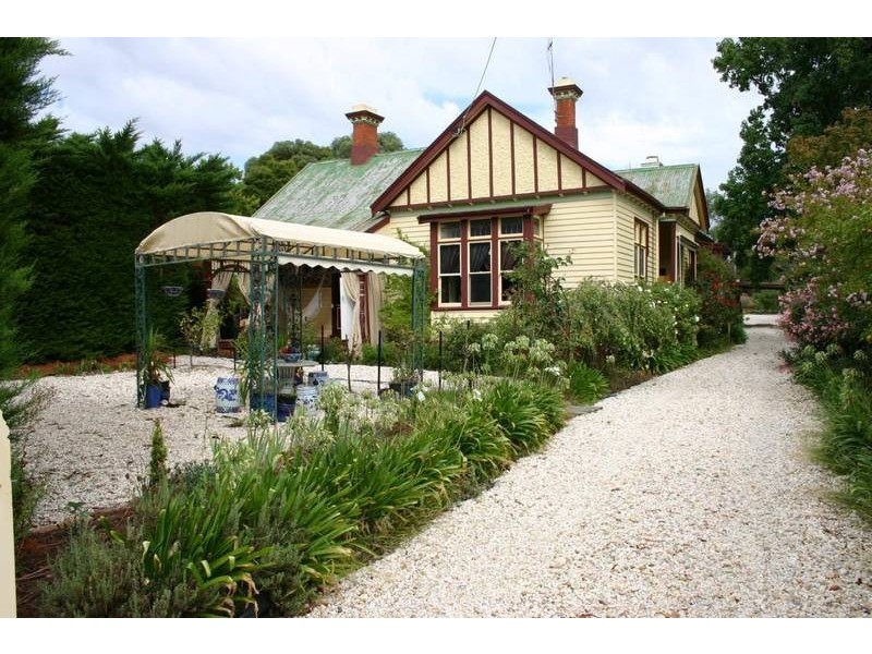 24 Port Fairy Road, Ararat VIC 3377