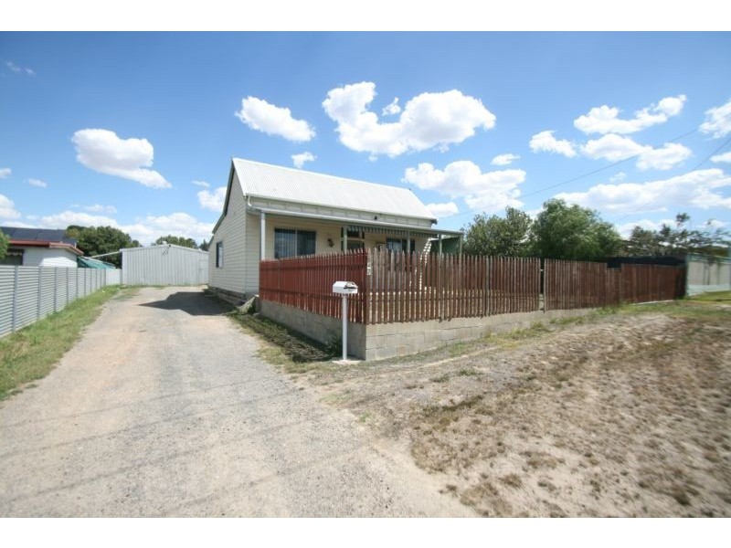 42 McLellan Street, Ararat VIC 3377