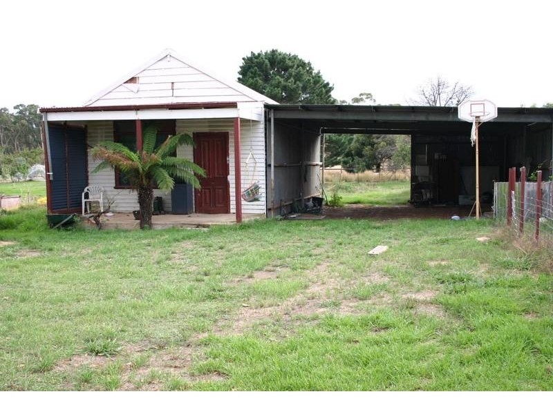 19 Mount Cole Road, Warrak VIC 3377