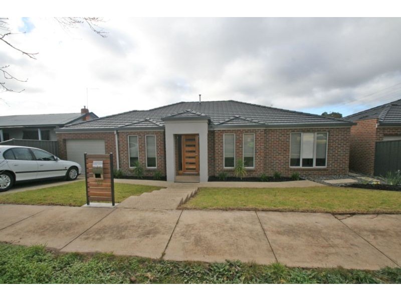 18 Clarke Street, Ararat VIC 3377