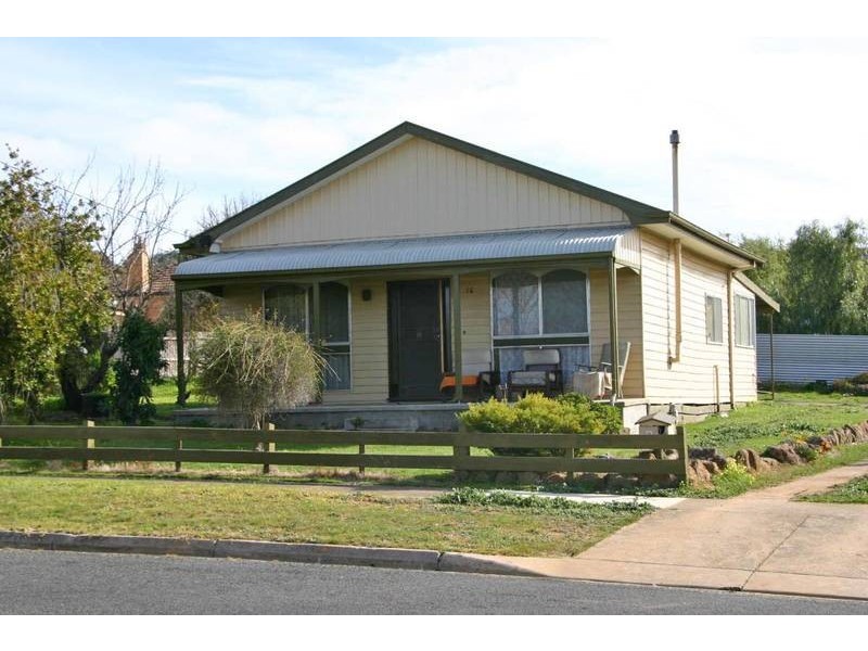 16 Coad St, Ararat VIC 3377