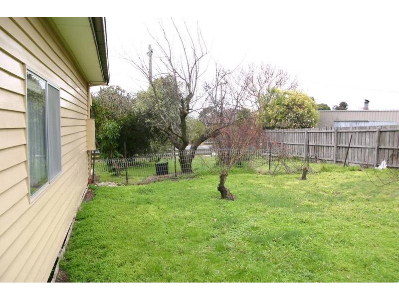 16 Coad St, Ararat VIC 3377
