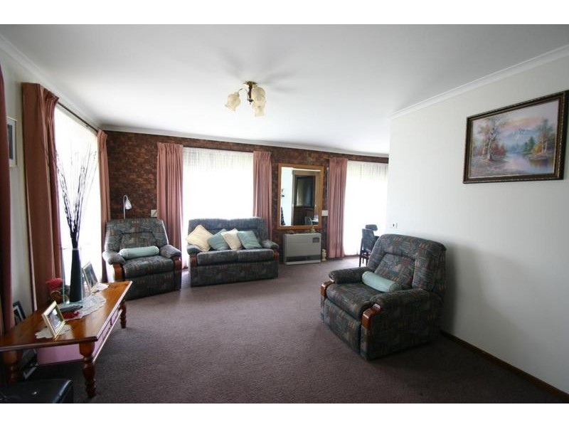 14 Ellerker Avenue, Ararat VIC 3377