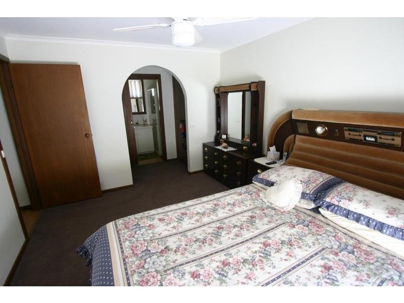 14 Ellerker Avenue, Ararat VIC 3377