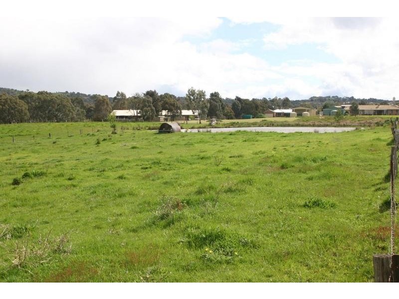 62 Tatyoon Road, Ararat VIC 3377