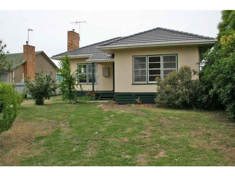 14 Bonnin Avenue, Ararat VIC 3377