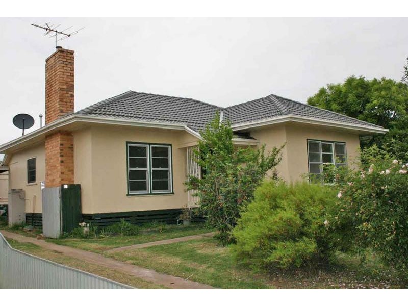 14 Bonnin Avenue, Ararat VIC 3377