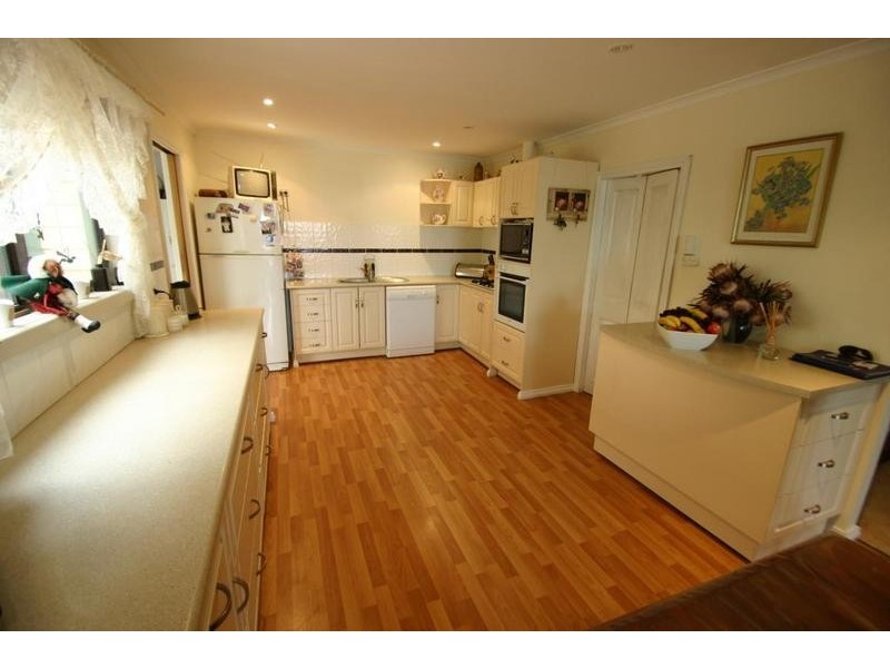 11 George Road, Ararat VIC 3377