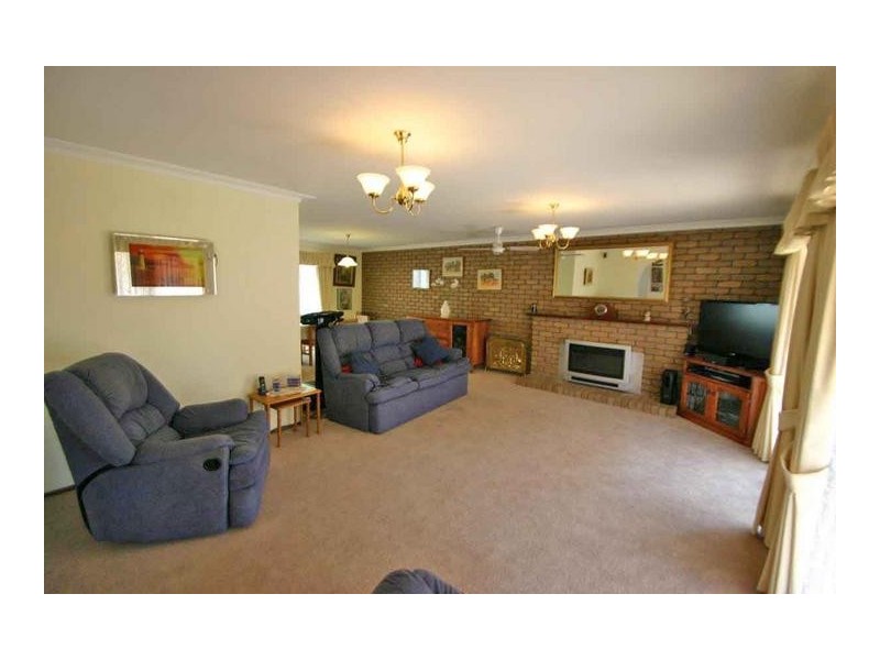 21 Henderson Street, Ararat VIC 3377