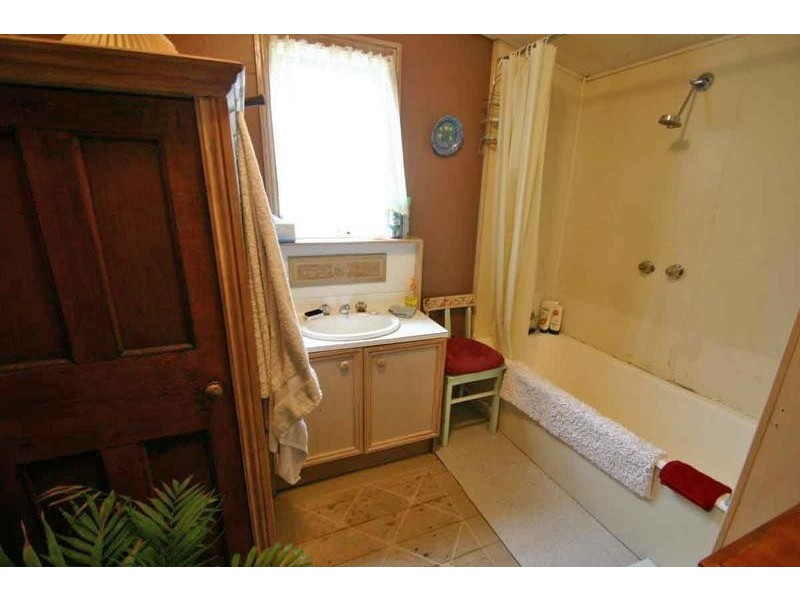 106 Main Street, Great Western VIC 3377