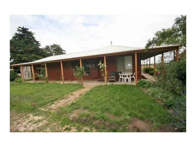 1586 Carnham Rd, Mena Park VIC 3373