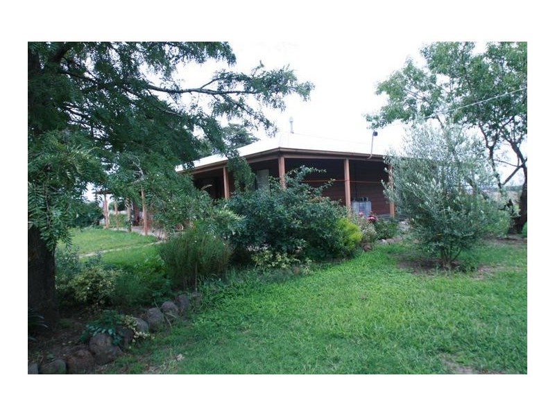 1586 Carnham Rd, Mena Park VIC 3373