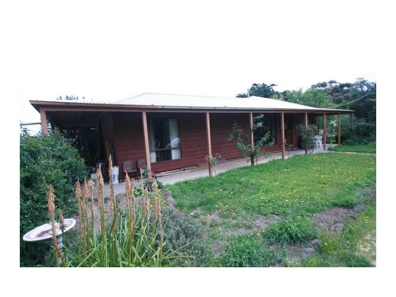 1586 Carnham Rd, Mena Park VIC 3373