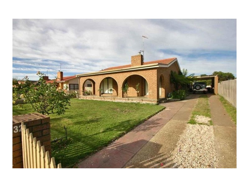 32 Hewitt Street, Ararat VIC 3377