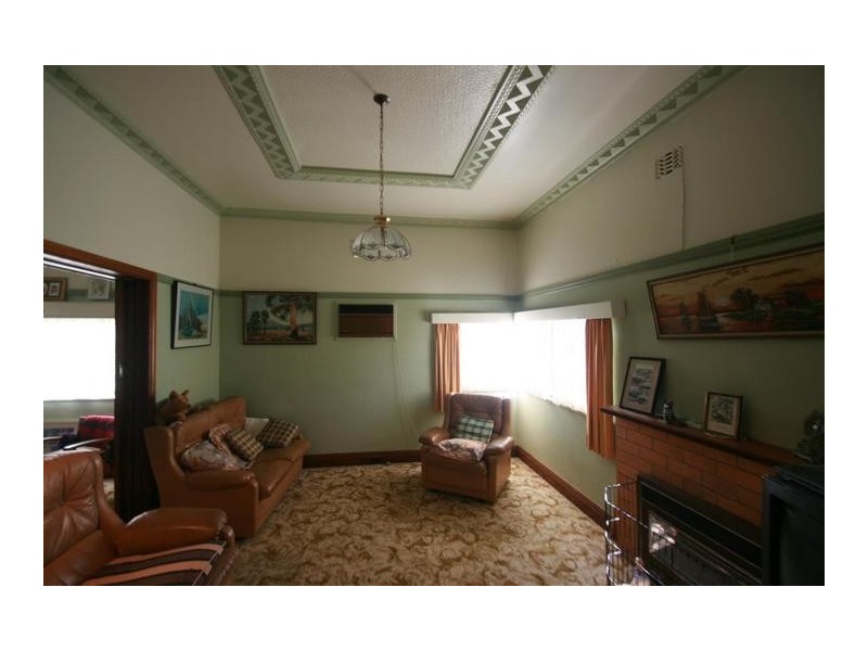 36 Barkly Street West, Ararat VIC 3377