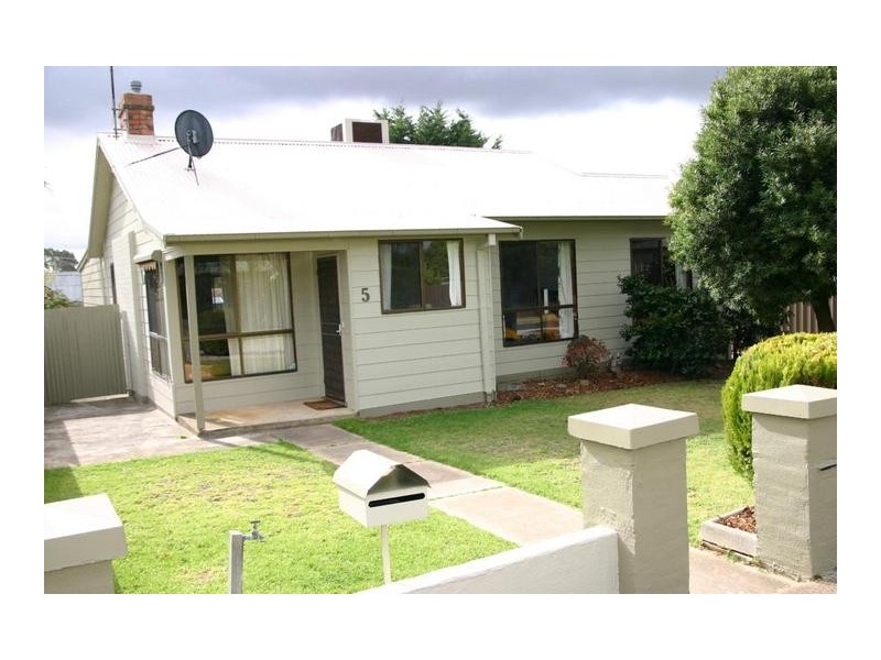 5 Rotary Avenue, Ararat VIC 3377