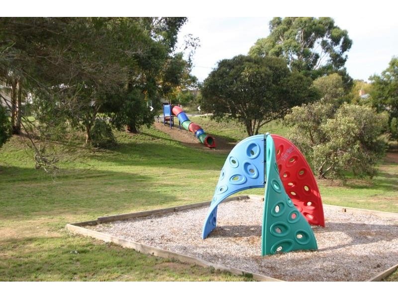 24 Montgomery Street, Ararat VIC 3377