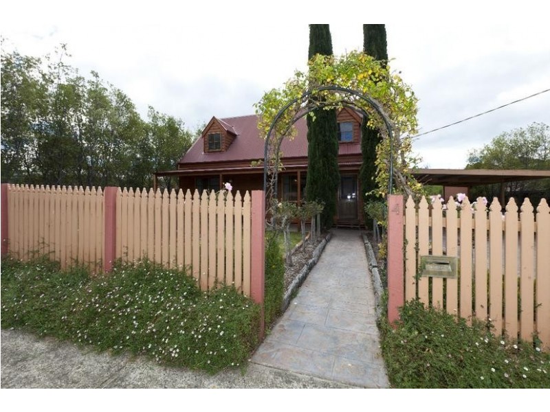 4 Kneale Street, Ararat VIC 3377