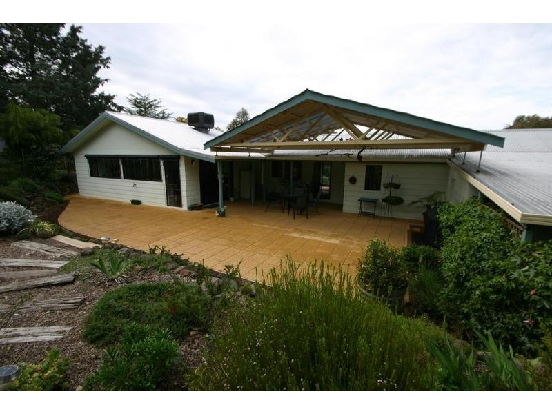 11 Matthews Place, Ararat VIC 3377