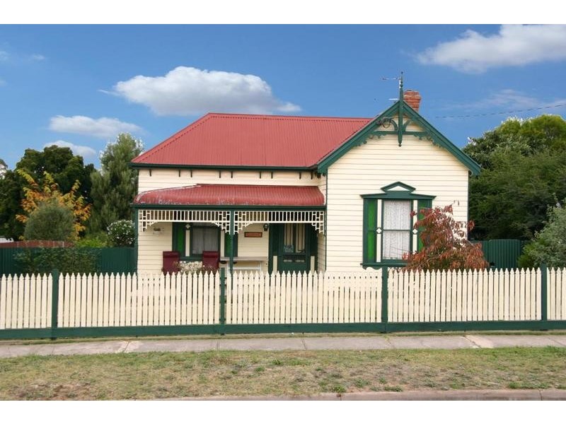 84 Moore Street, Ararat VIC 3377