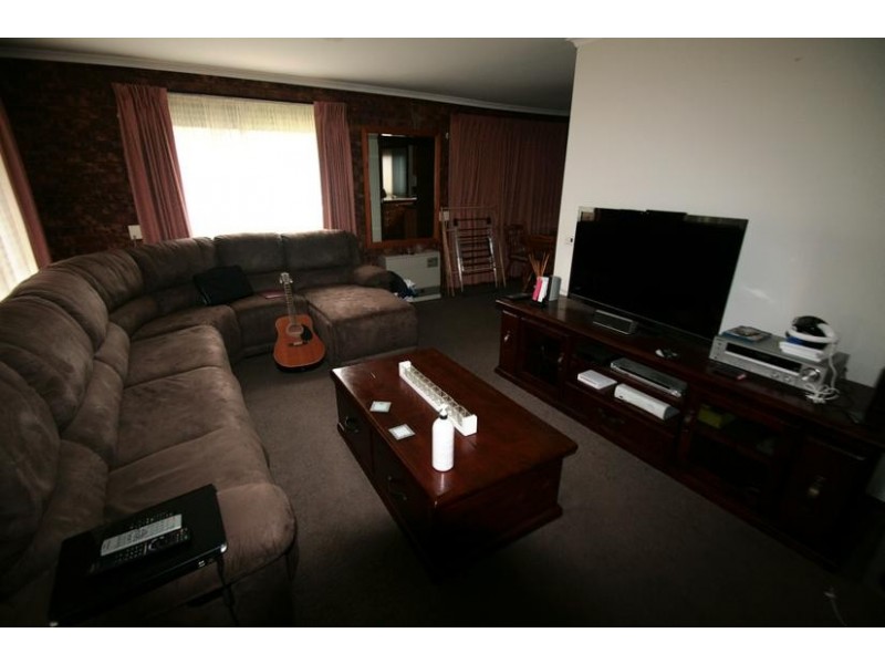 14 Ellerker Avenue, Ararat VIC 3377