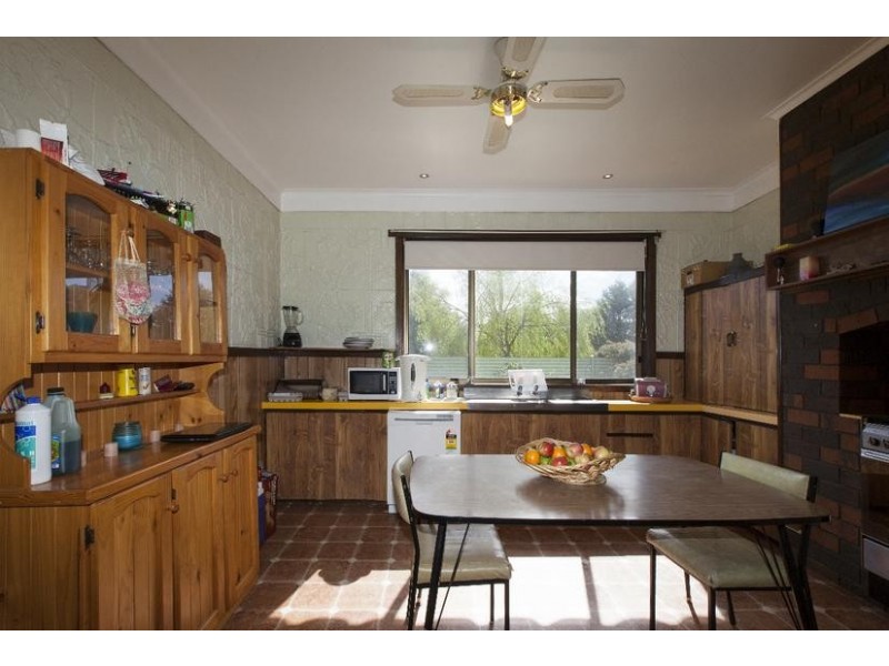 93 Montgomery Street, Lake Bolac VIC 3351