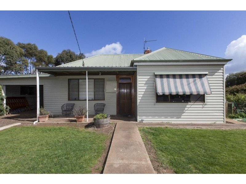 93 Montgomery Street, Lake Bolac VIC 3351