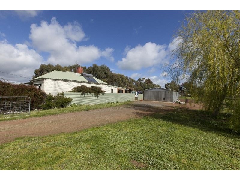 93 Montgomery Street, Lake Bolac VIC 3351