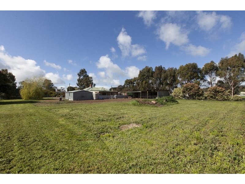 93 Montgomery Street, Lake Bolac VIC 3351