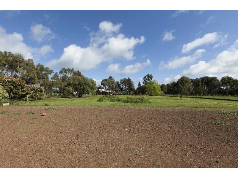 93 Montgomery Street, Lake Bolac VIC 3351