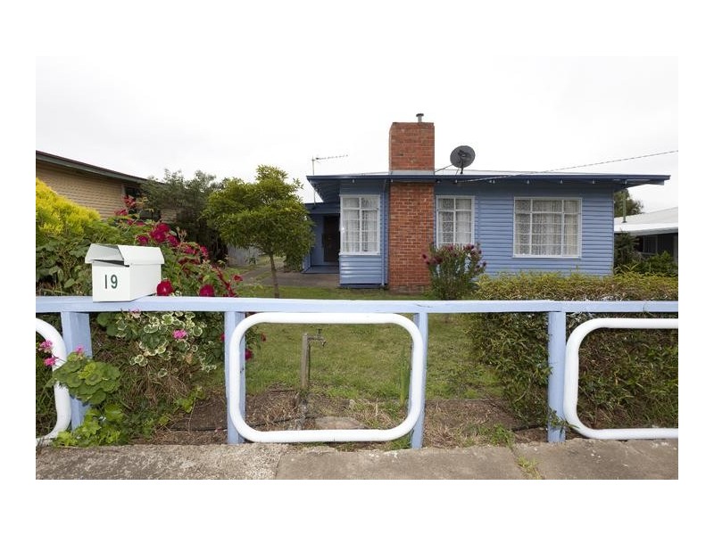 19 Churchill Avenue, Ararat VIC 3377