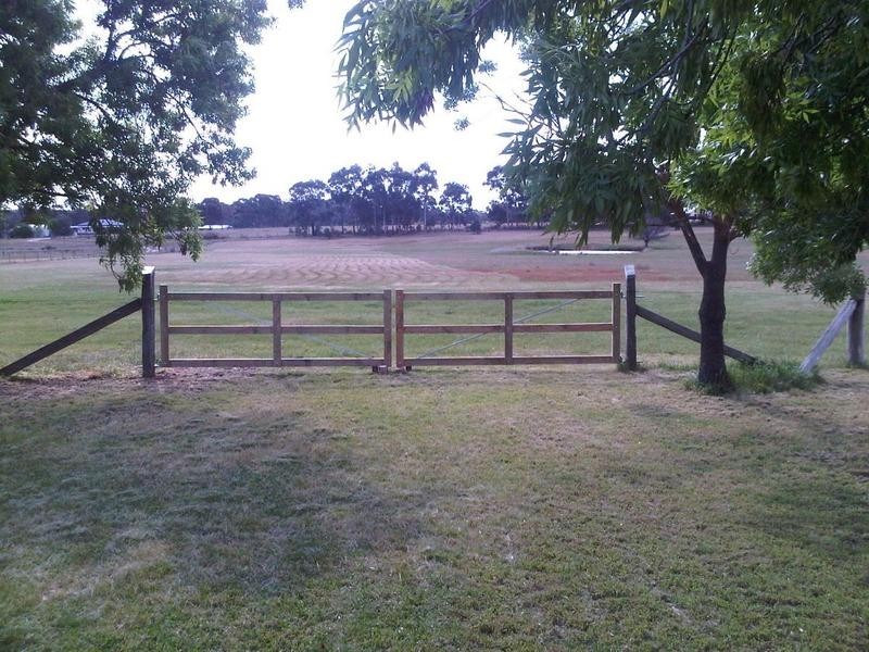 4 Dean Street, Landsborough VIC 3384