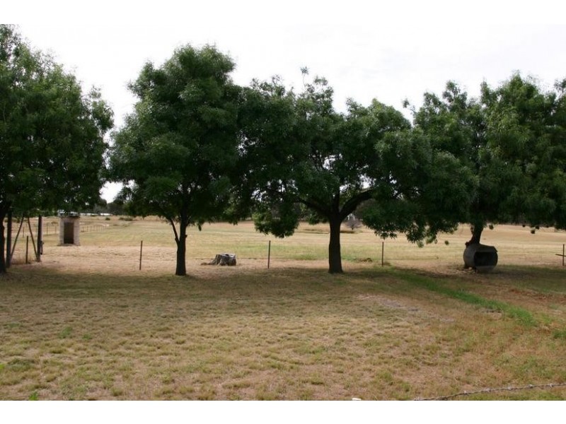 4 Dean Street, Landsborough VIC 3384