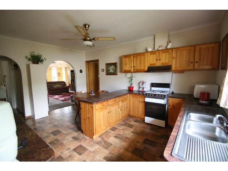 24 Commercial Street, Willaura VIC 3379