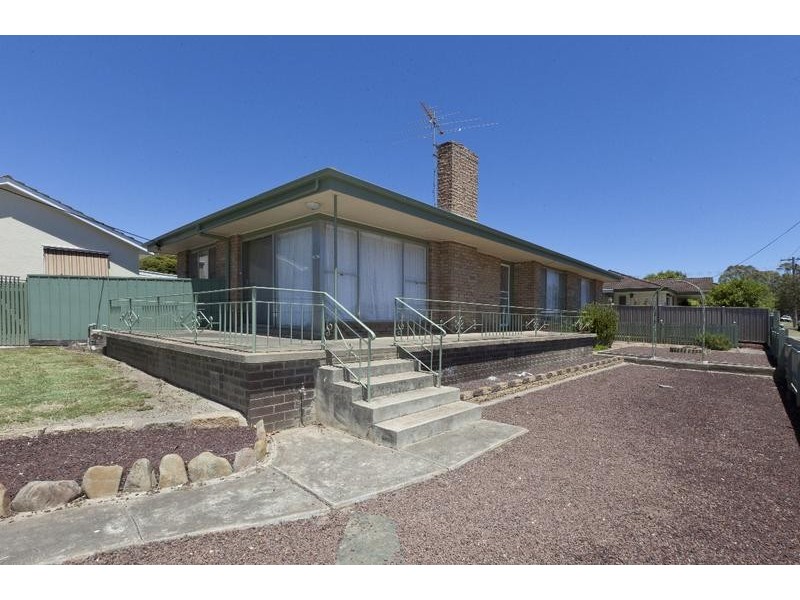 22 Hucker Street, Ararat VIC 3377