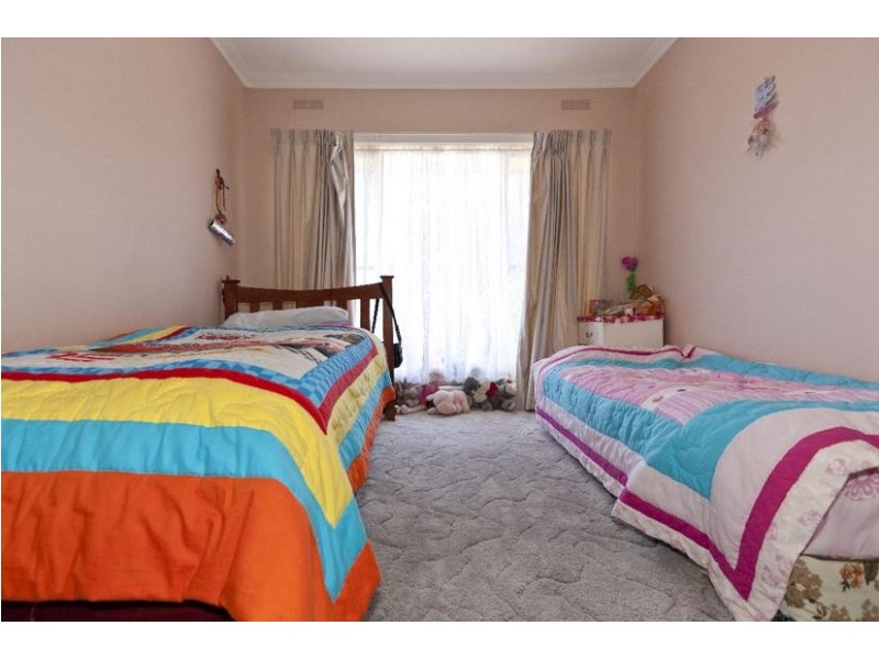 22 Hucker Street, Ararat VIC 3377