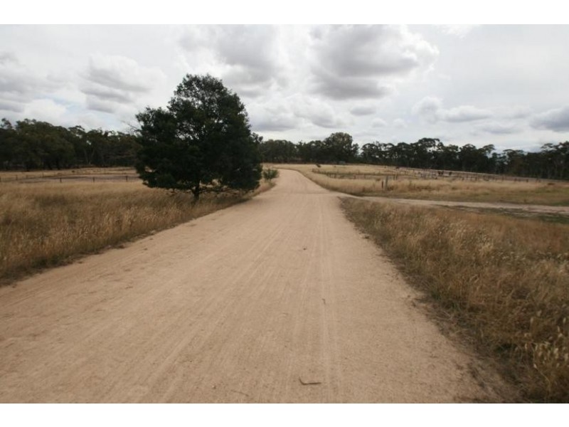 13 Thomas Road, Armstrong VIC 3377