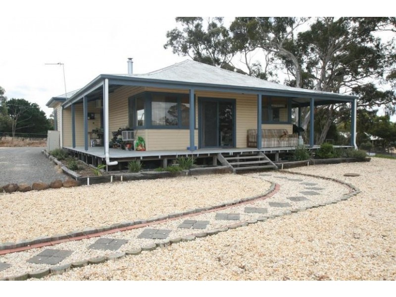 13 Thomas Road, Armstrong VIC 3377