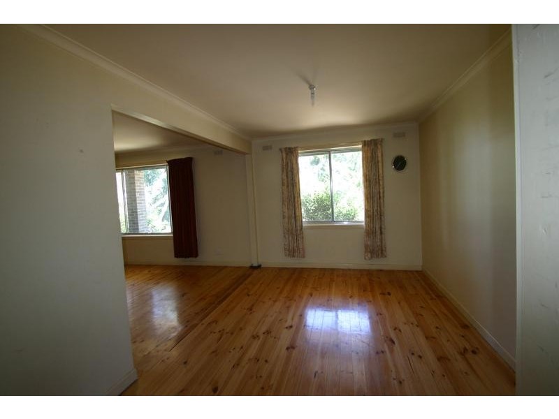 27 Port Fairy Rd, Ararat VIC 3377