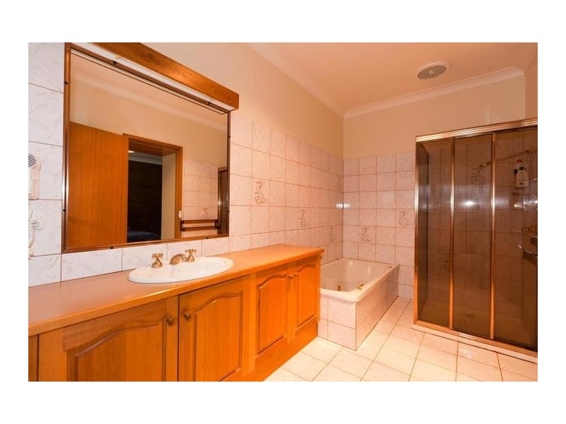 13 Golf Links Road, Ararat VIC 3377