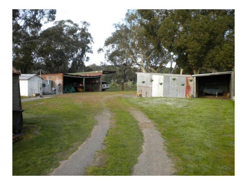 19 Main Road, Buangor VIC 3375