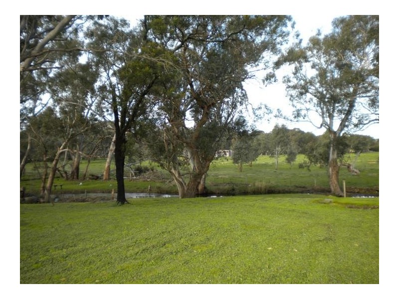 19 Main Road, Buangor VIC 3375