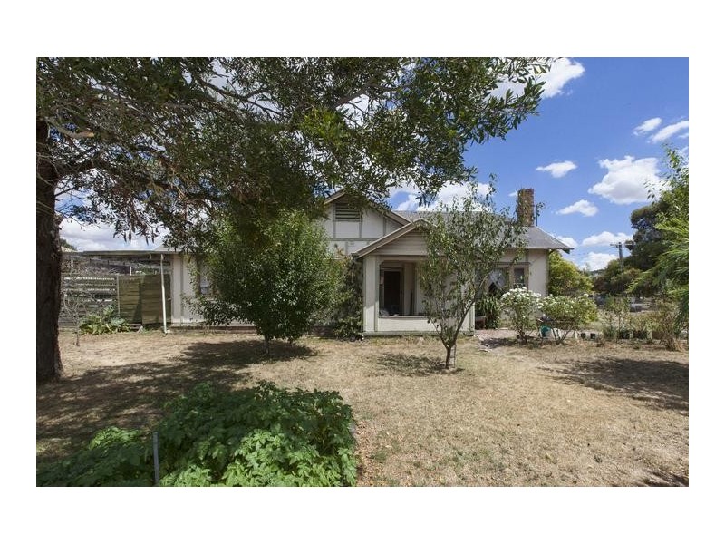 6 Livingstone Street, Beaufort VIC 3373