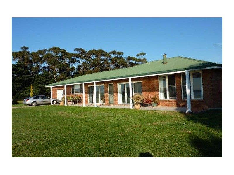 4 South Beach Road, Lake Bolac VIC 3351