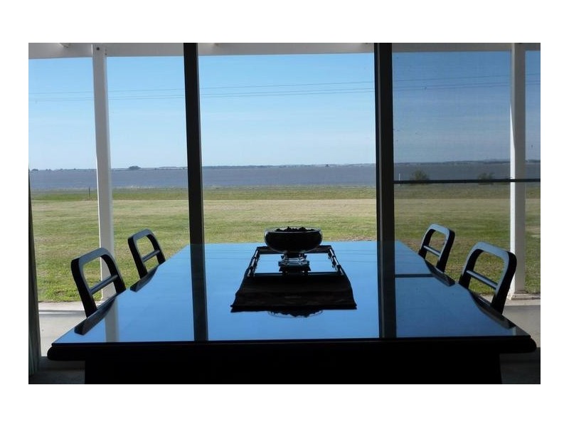 4 South Beach Road, Lake Bolac VIC 3351