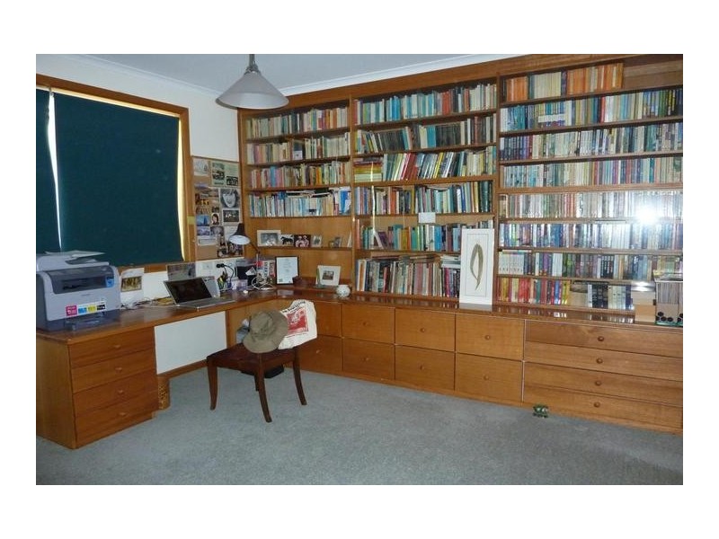 4 South Beach Road, Lake Bolac VIC 3351