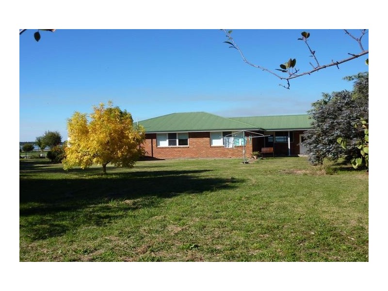 4 South Beach Road, Lake Bolac VIC 3351