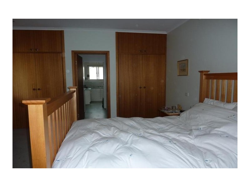 4 South Beach Road, Lake Bolac VIC 3351