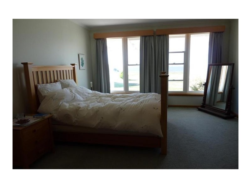 4 South Beach Road, Lake Bolac VIC 3351